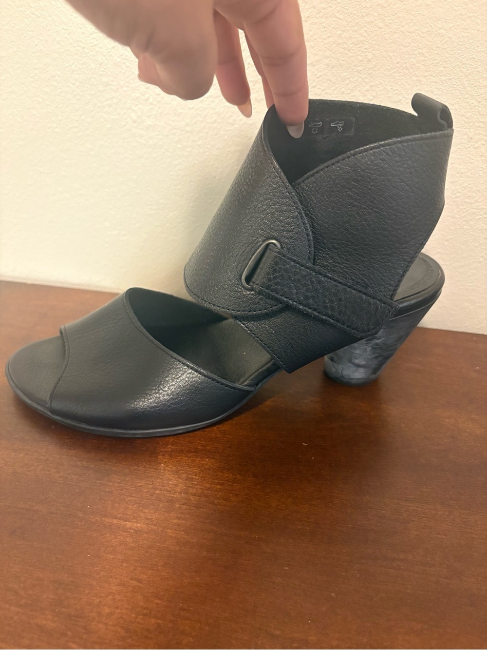 Arche Black Open-Toe Women's Sandals - Picture 3 of 8